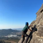 Borja en el segundo día del curso de iniciación a la escalada en el Monte Galiñeiro